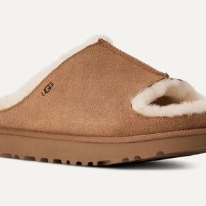 UGG Women’s Greenport Slide Sandals in Chestnut